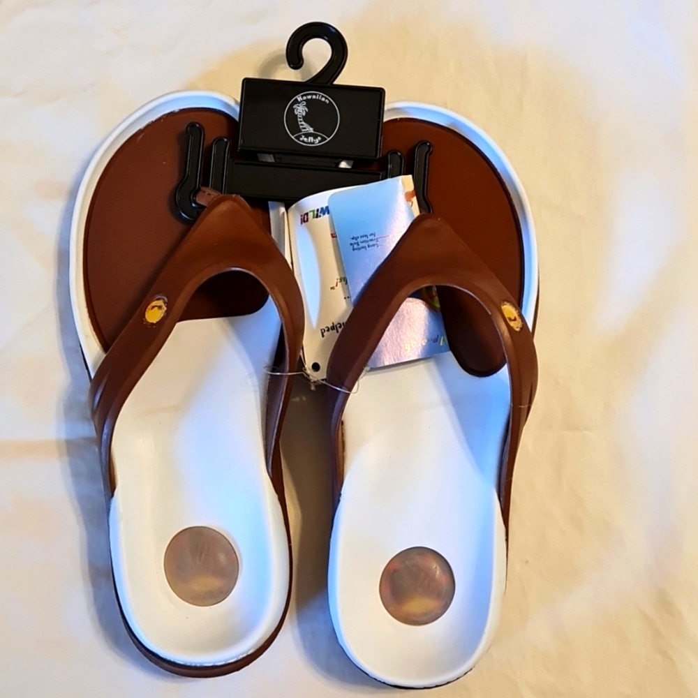 Hawaiian Jellys flip flops in Coconut Brown. New in package. Comfortable wear